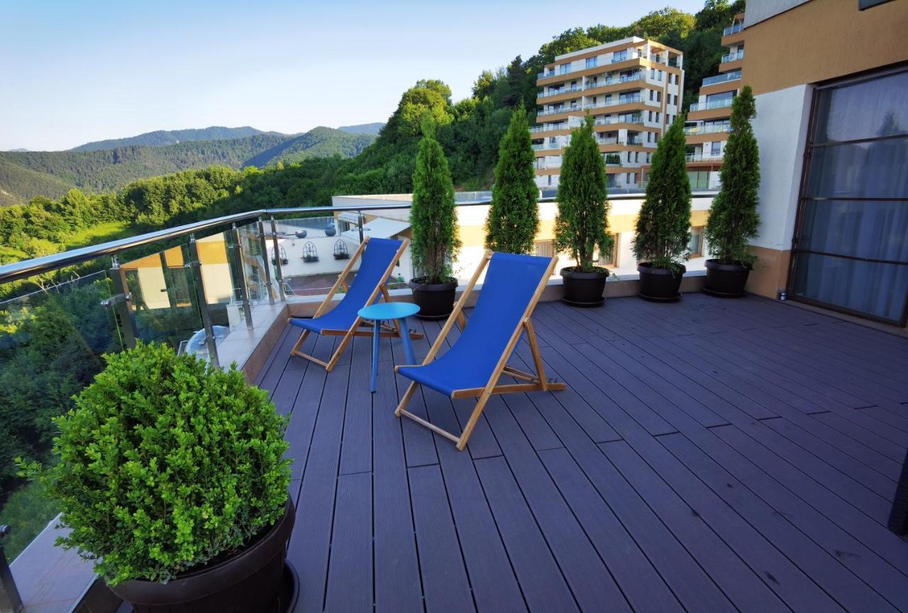 Coroni Seasons Apart With Panoramic View Braşov Exterior foto
