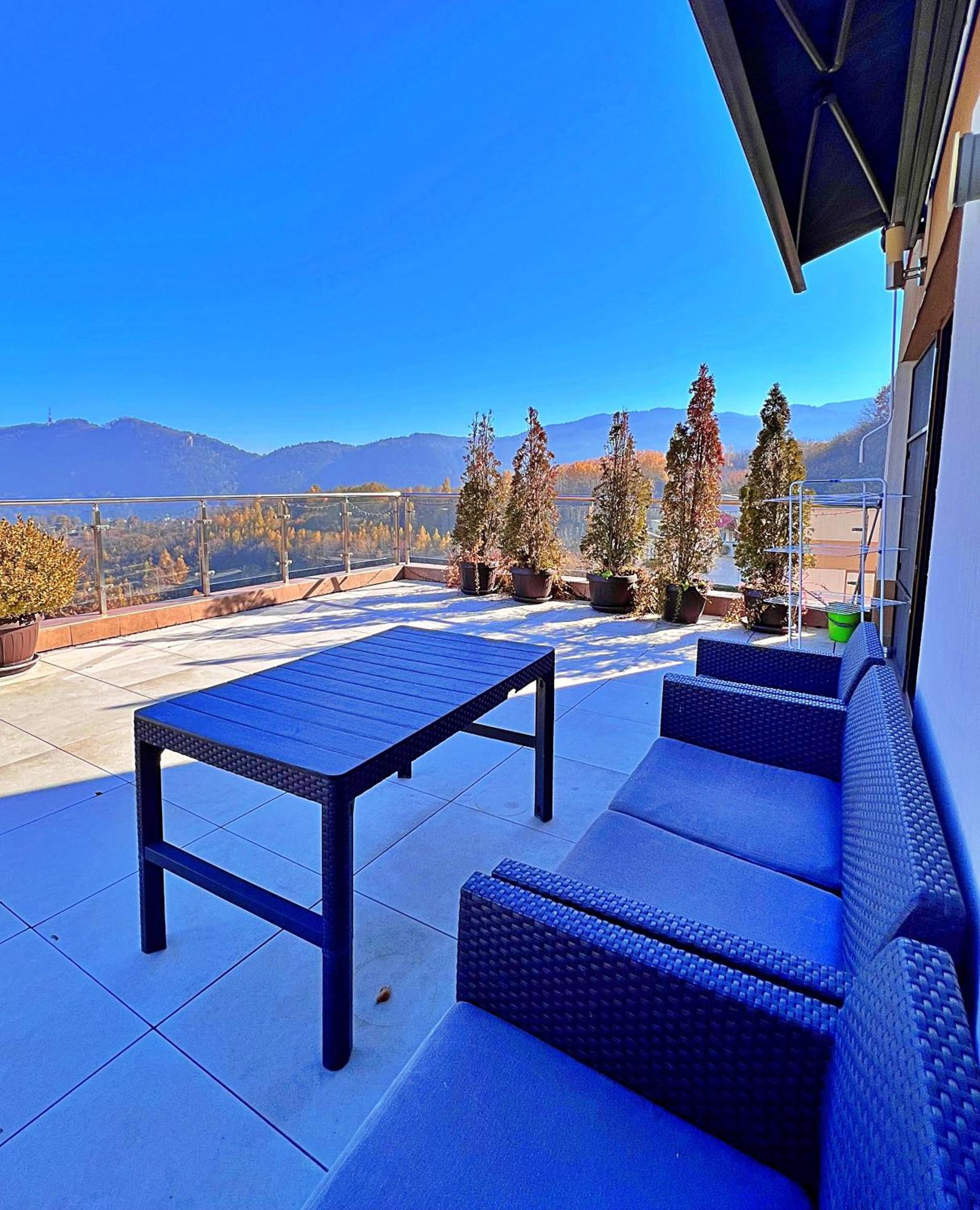 Coroni Seasons Apart With Panoramic View Braşov Exterior foto