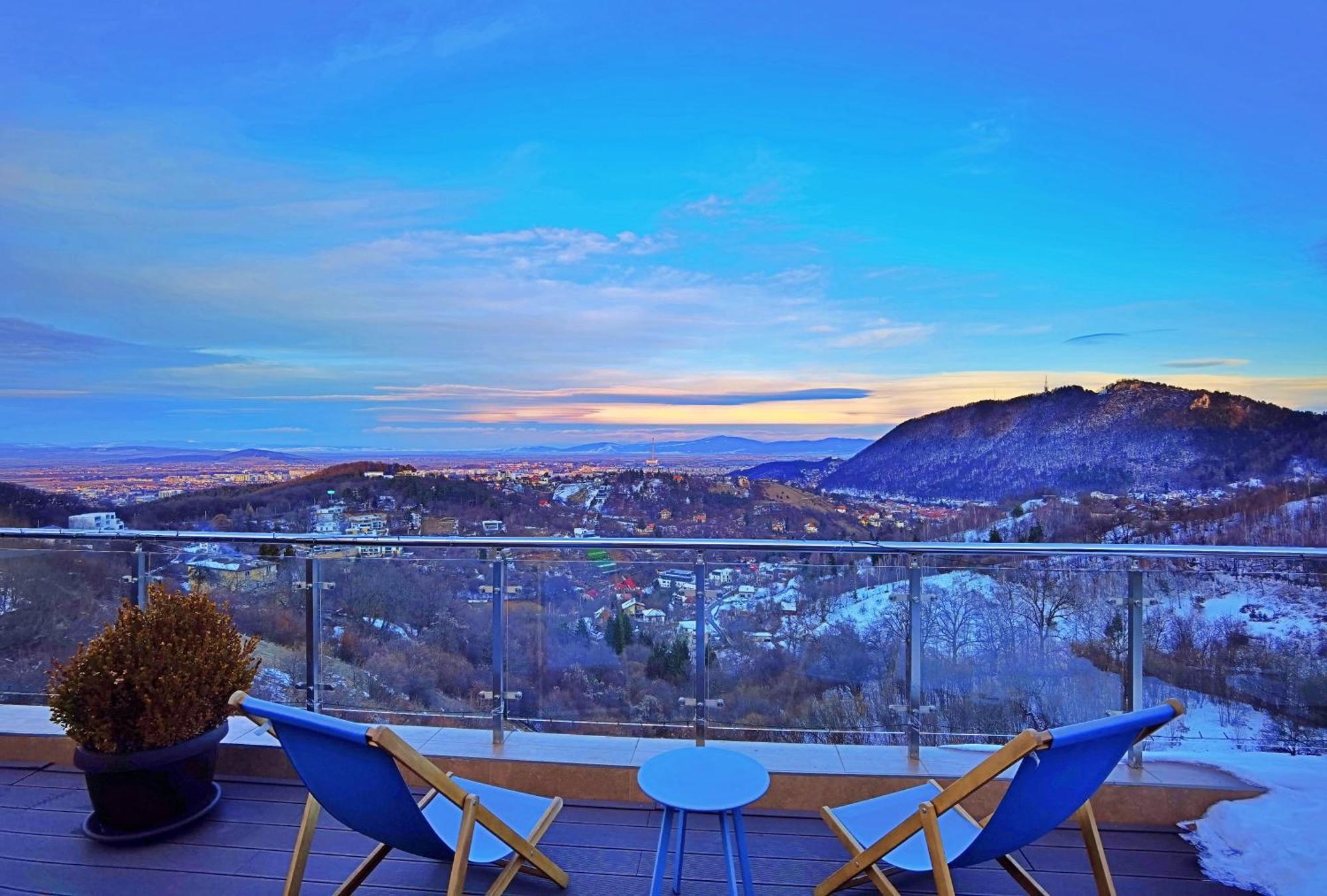 Coroni Seasons Apart With Panoramic View Braşov Exterior foto