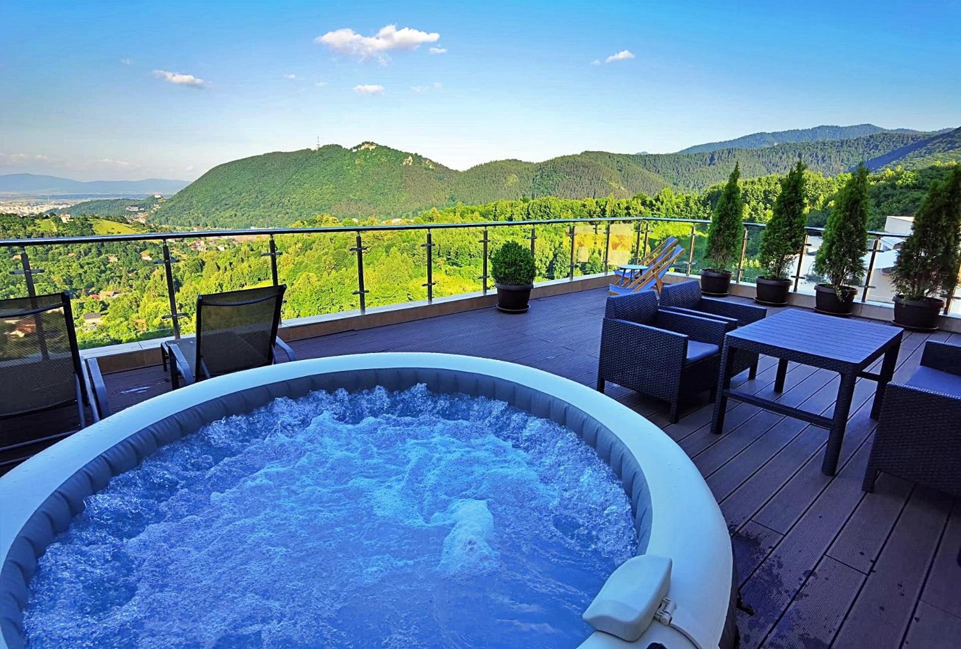 Coroni Seasons Apart With Panoramic View Braşov Exterior foto